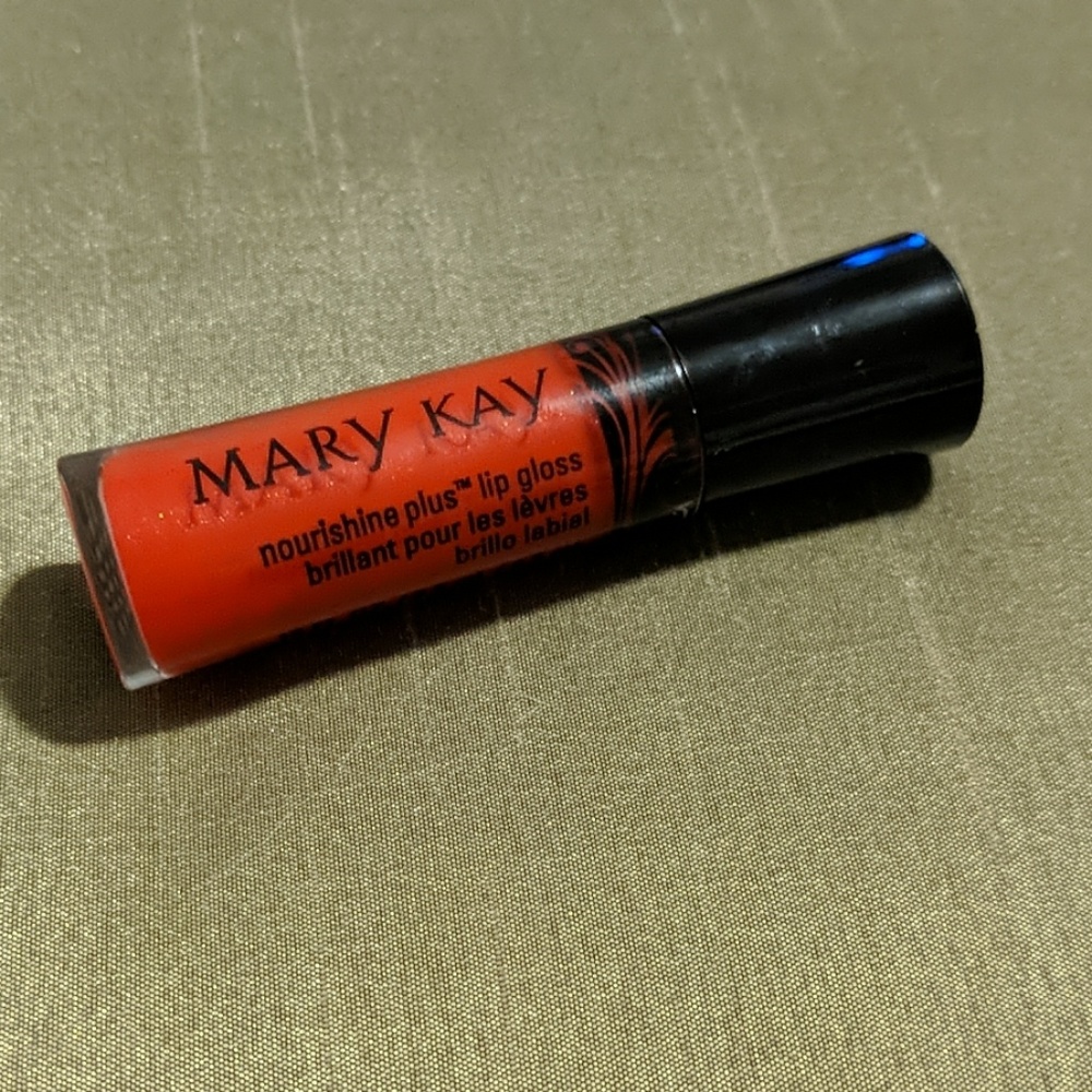 Mary Kay lip gloss nourishine plus red mango tango